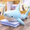 Peluche géante requin bleu clair