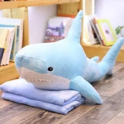 Peluche géante requin bleu clair